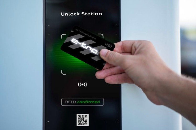 Intelligenter Assistent für elektrisches Fahren: der Audi e-tron Routenplaner